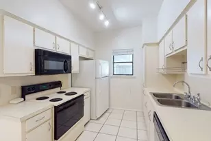 106 E 30th St, Austin, TX 78705 - Photo 4