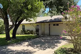606 Brookhollow Dr, Pflugerville, TX 78660 - Photo 2