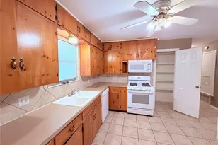 5915 Sunshine Dr, Austin, TX 78757 - Photo 8