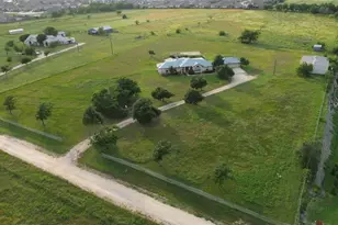 400 Hy View Ln, Hutto, TX 78634 - Photo 4