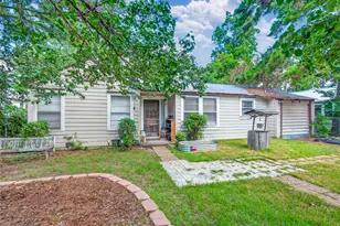 203 Hudgins St, Smithville, TX 78957 - Photo 2