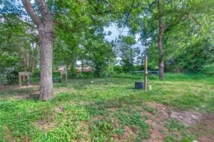 203 Hudgins St, Smithville, TX 78957 - Photo 24