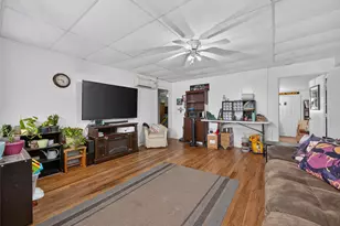 203 Hudgins St, Smithville, TX 78957 - Photo 4