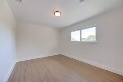 10070 Woodland Village Drive, Austin, TX 78750 - Photo 6