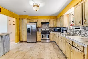 300 Ave T, Marble Falls, TX 78654 - Photo 4