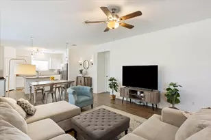 301 Majestic Cedar Ct, Liberty Hill, TX 78642 - Photo 4