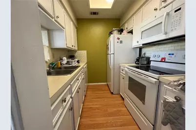 2706 Salado Street #302, Austin, TX 78705 - Photo 4