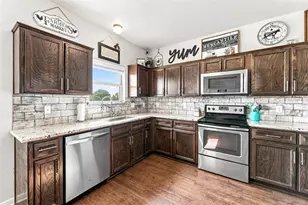 206 Brizendine Ave, Florence, TX 76527 - Photo 4