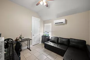 292 Swallowtail Dr, Austin, TX 78737 - Photo 20