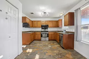 125 Phillips St, Hutto, TX 78621 - Photo 10