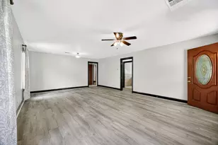 204 Taylor St, Hutto, TX 78634 - Photo 4