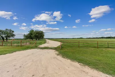1000 County Road 215, Florence, TX 76527 - Photo 10