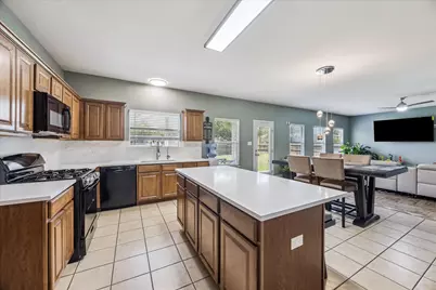643 Shadow Creek Boulevard, Buda, TX 78610 - Photo 12