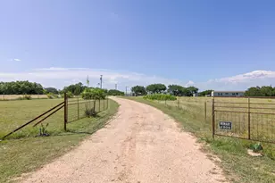 930 Co Rd 224, Florence, TX 76527 - Photo 2