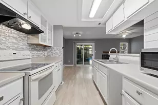 6406 Chimney Creek Cir, Austin, TX 78723 - Photo 12