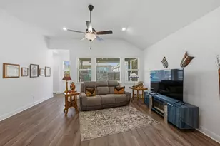 602 Jefferson Dr, Kyle, TX 78640 - Photo 8