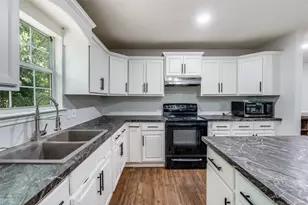 417 N Blanco St, Lockhart, TX 78644 - Photo 8