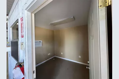 408 E 2nd Street, Taylor, TX 76574 - Photo 8