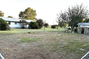 705 E Umlang St, Thorndale, TX 76577 - Photo 4
