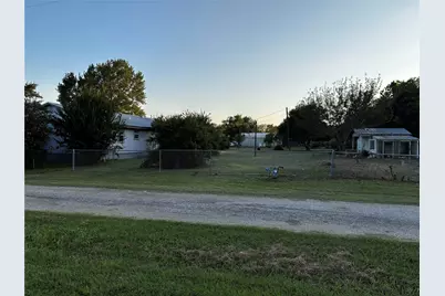 705 E Umlang Street, Thorndale, TX 76577 - Photo 6