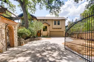 306 E 34th St, Austin, TX 78705 - Photo 1