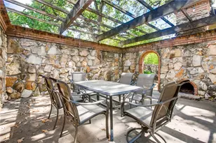 306 E 34th St, Austin, TX 78705 - Photo 2