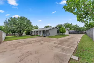 130 Banks St, Kingsland, TX 78639 - Photo 2
