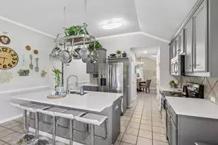 302 Lone Star Blvd, Hutto, TX 78634 - Photo 6