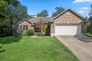 415 Tahitian Dr, Bastrop, TX 78602 - Photo 1