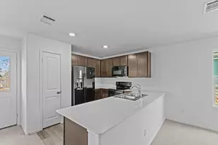 113 Texas Angel Wy, Jarrell, TX 76537 - Photo 10
