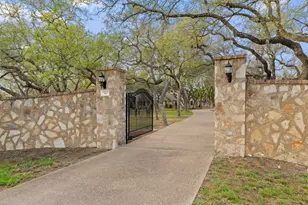 999 Enchanted Oaks Dr, Driftwood, TX 78619 - Photo 2