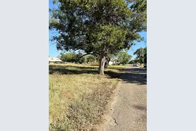 1001 N Jefferson Avenue, Cameron, TX 76520 - Photo 8