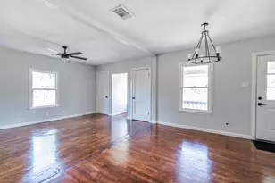 1819 Pecan St, Bastrop, TX 78602 - Photo 12