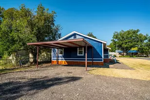 1819 Pecan St, Bastrop, TX 78602 - Photo 8