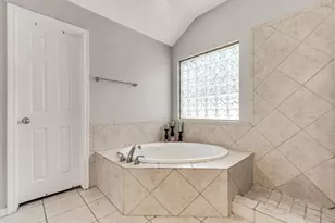 208 Cailin Ct, Burnet, TX 78611 - Photo 8