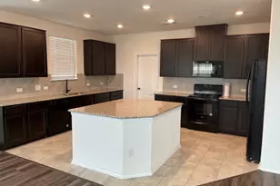 717 Bailey Park Dr, Jarrell, TX 76537 - Photo 4