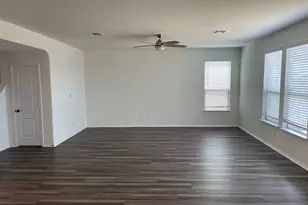 717 Bailey Park Dr, Jarrell, TX 76537 - Photo 2