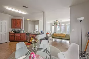 910 W 25th St, Austin, TX 78705 - Photo 4