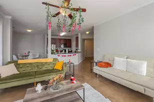 910 W 25th St, Austin, TX 78705 - Photo 2