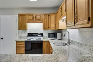 13 Oaks Pl, Lago Vista, TX 78645 - Photo 16