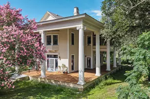 124 N Hamilton St, Gonzales, TX 78629 - Photo 1