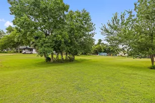 718 Kimbro St, Taylor, TX 76574 - Photo 26