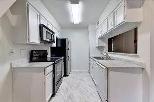 908 Poplar St, Austin, TX 78705 - Photo 4