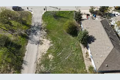 110 N Robinson Street, Taylor, TX 76574 - Photo 4