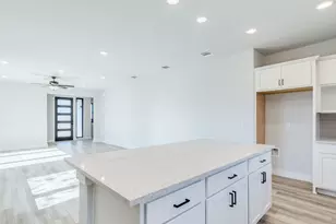 206 E Wonsley Dr, Austin, TX 78753 - Photo 8