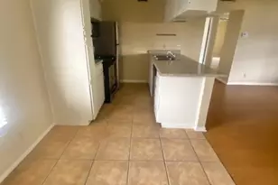 910 Duncan Ln, Austin, TX 78705 - Photo 8