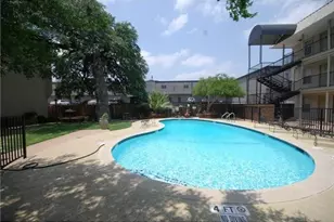 910 Duncan Ln, Austin, TX 78705 - Photo 2