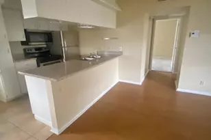 910 Duncan Ln, Austin, TX 78705 - Photo 12