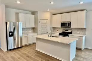 200 Coopers Hawk Crst, Cedar Creek, TX 78612 - Photo 2