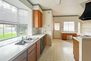 6204 Old Harbor Ln, Austin, TX 78739 - Photo 10